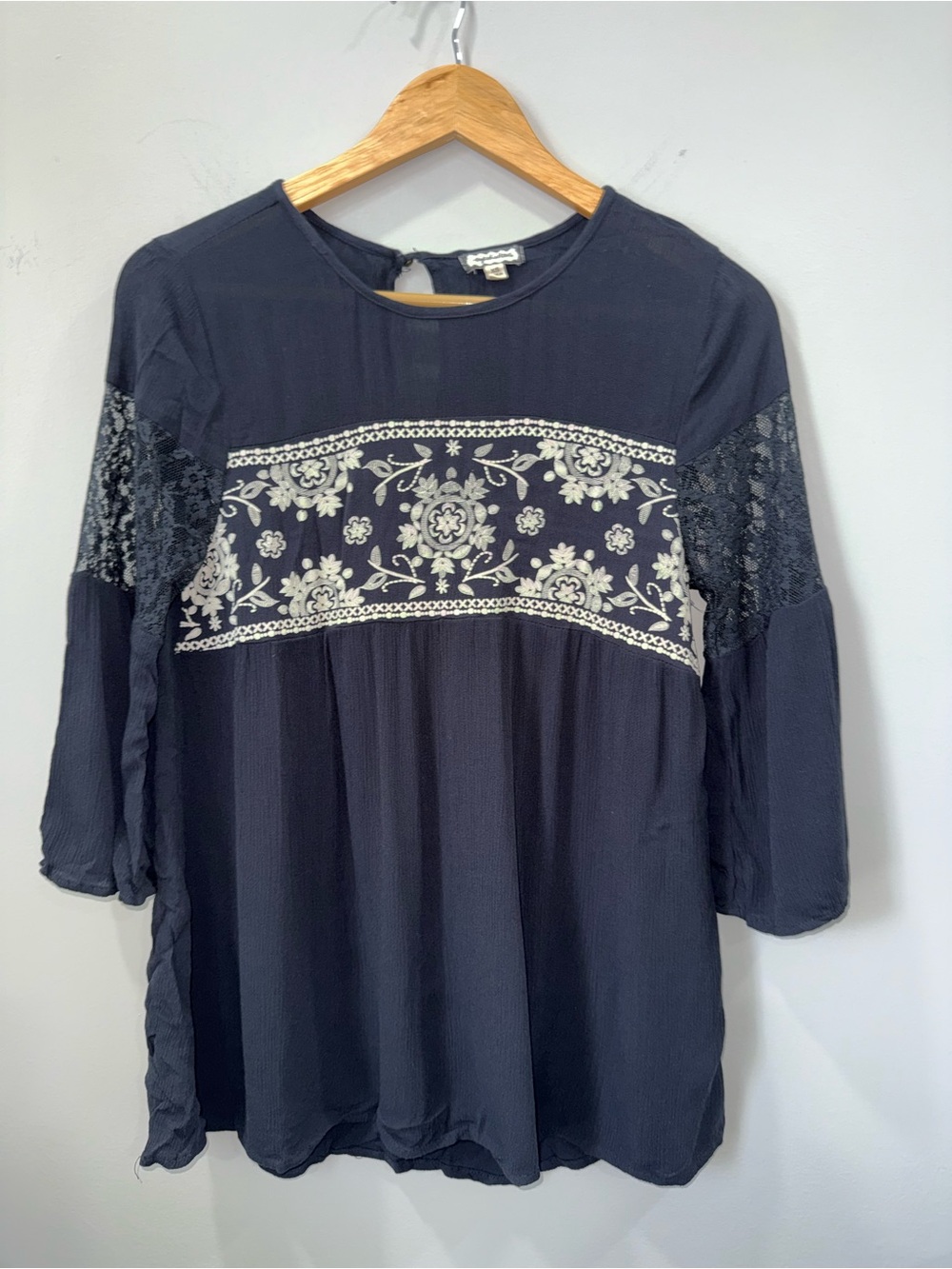 Eyeshadow Top Women’s XS Boho Embroidered Navy Peasant !